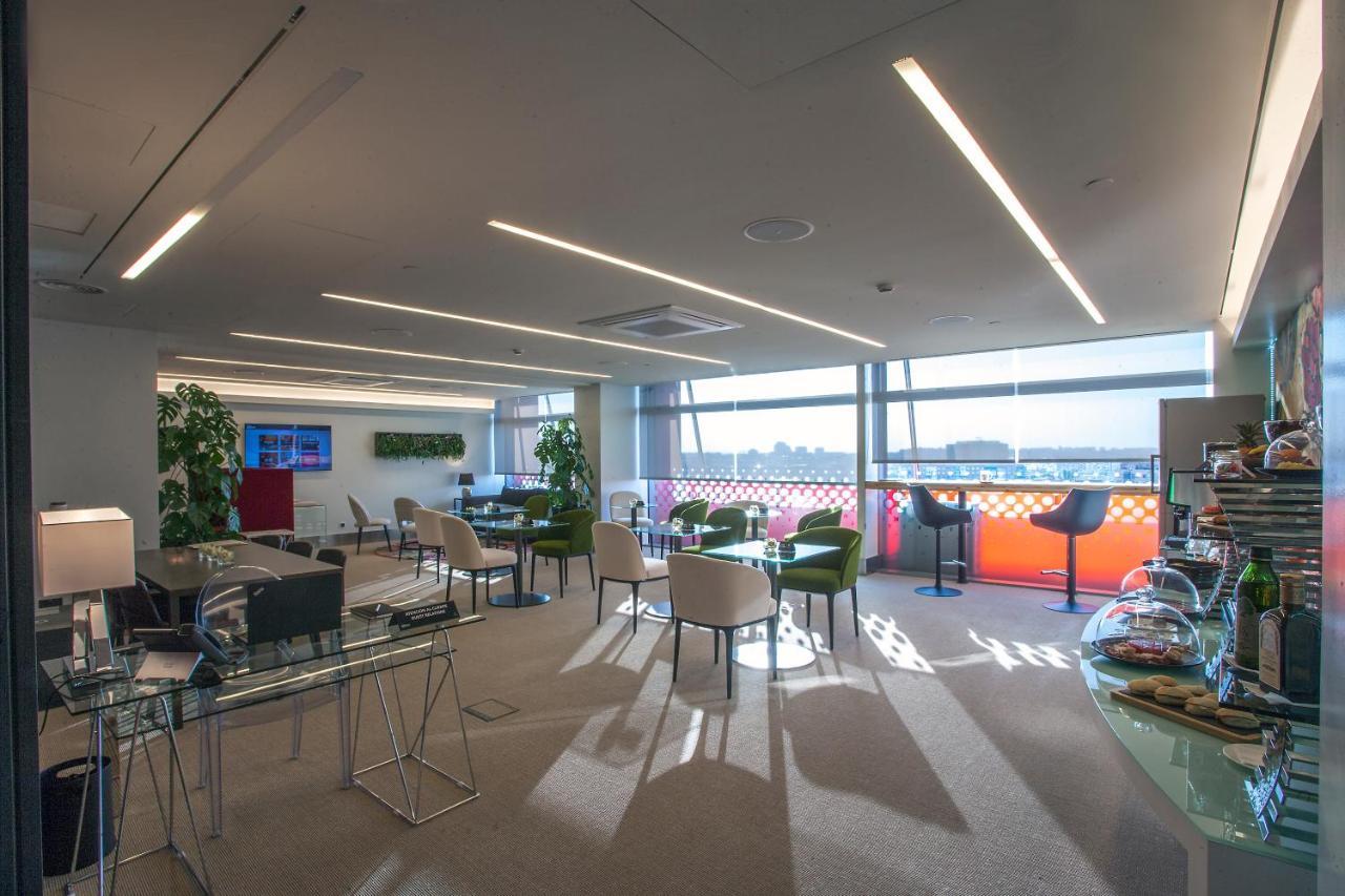 Junior Suite with Executive Lounge Access,749947685:JPEG